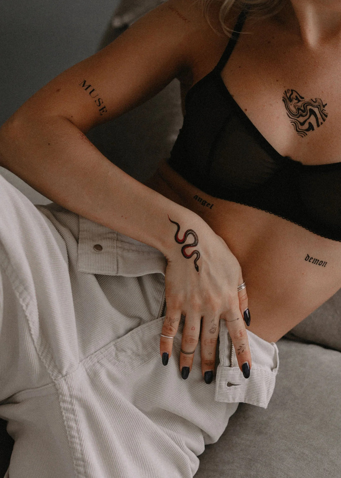 Set 17 tatuaje temporare Negru și roșu